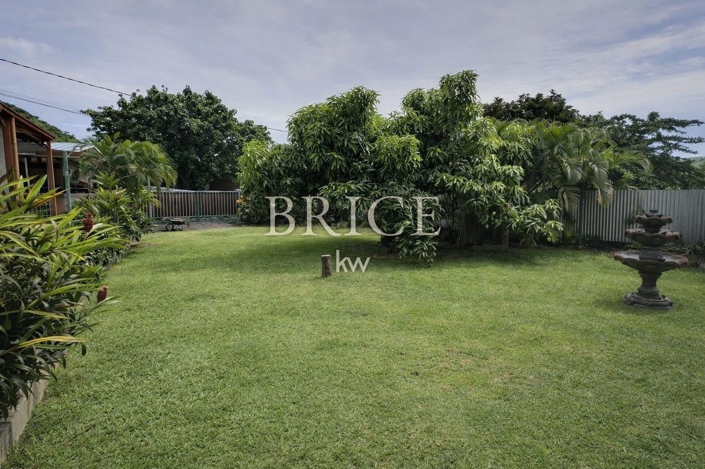 Terrain clos de 506 m² avec piscine, Punavai