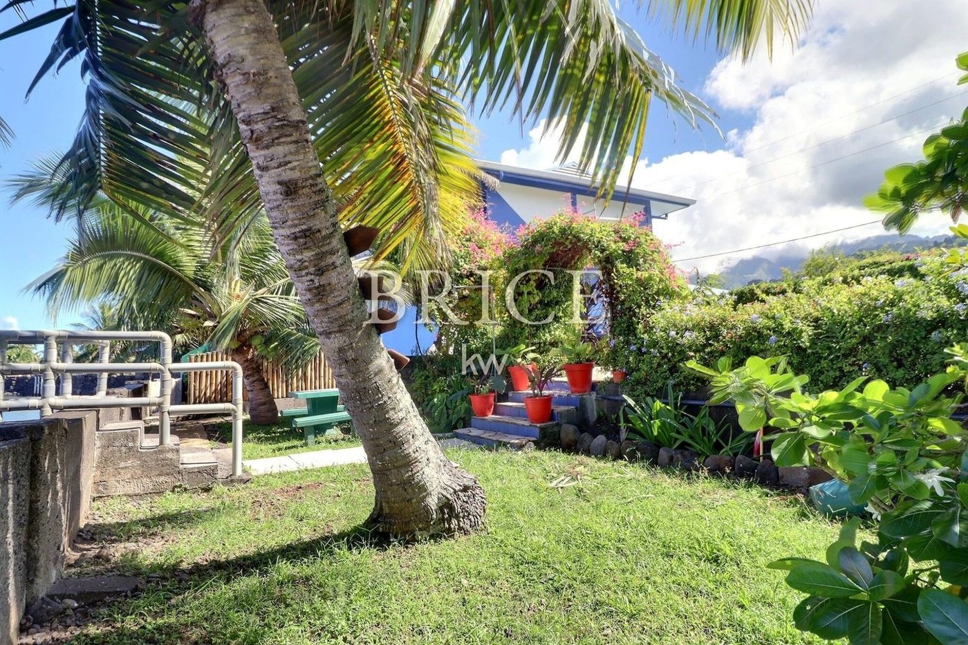 Duplex F3 avec piscine, résidence Fare Vaimiti