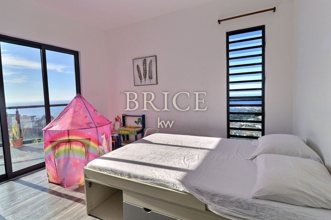 Villa contemporaine meublée, vue sur le port de Papeete