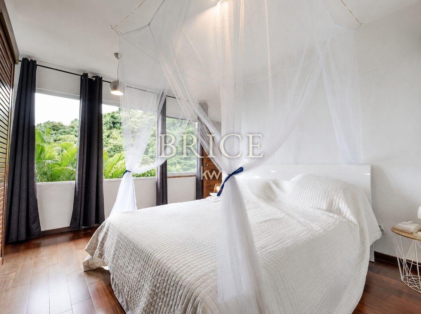 Villa F4 et sa pièce de vie de 80 m², vue Moorea