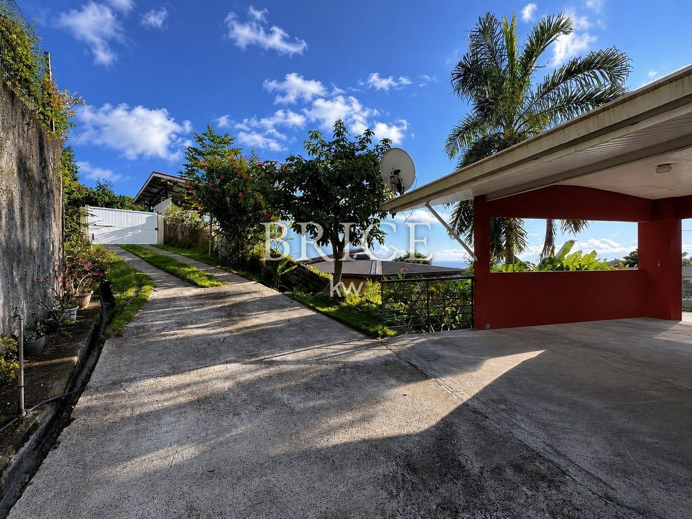 Villa F4 et sa pièce de vie de 80 m², vue Moorea